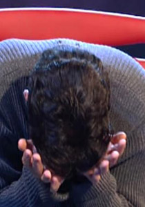 مقامر يرضخ لدموع ابنه ويأخذ 100 الف في مقامر يرضخ لدموع ابنه ويأخذ 100 الف في