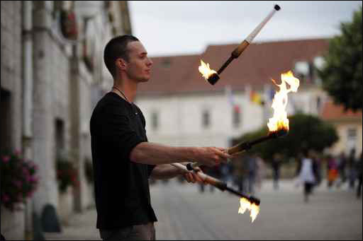 لتمويل الفنانين المتسولين.. هولندا تجمع التبرعات الالكترونية!  صورة رقم 3