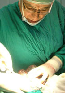 بالصور.. استئصال ورم يزن 7 كيلو من بطن طفل!  صورة رقم 1