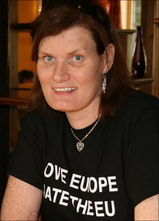 نائبة بريطانية تتهم البرلمان بالتمييز ضدها لكونها سحاقية!  صورة رقم 2