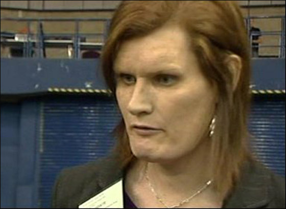 نائبة بريطانية تتهم البرلمان بالتمييز ضدها لكونها سحاقية!  صورة رقم 5