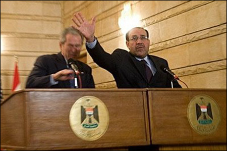 بعد قذف بوش بالحذاء.. اوباما تحت نعال العراقيين!  صورة رقم 2