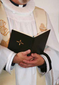 بعد مرور 20 عاما على خدمته في القداس.. الكشف عن كاهن دجال! صورة رقم 1 بعد مرور 20 عاما على خدمته في القداس.. الكشف عن كاهن دجال! صورة رقم 1