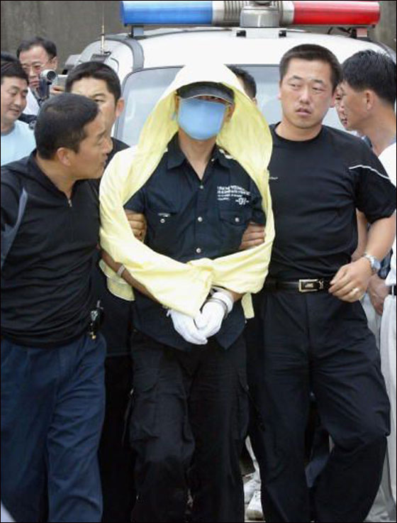 بدم بارد: سفاح كوري قتل اكثر من 100 شخص وعشرات الكلاب!  صورة رقم 4