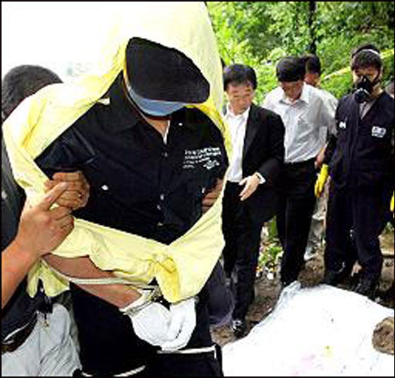 بدم بارد: سفاح كوري قتل اكثر من 100 شخص وعشرات الكلاب!  صورة رقم 7