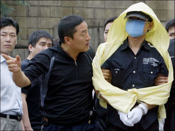 بدم بارد: سفاح كوري قتل اكثر من 100 شخص وعشرات الكلاب!  صورة رقم 6