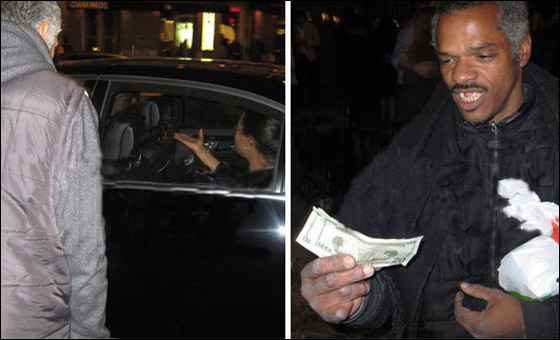 متسول اضحك اوبرا وينفري فاهدته 100 دولار! صورة رقم 2 متسول اضحك اوبرا وينفري فاهدته 100 دولار! صورة رقم 2