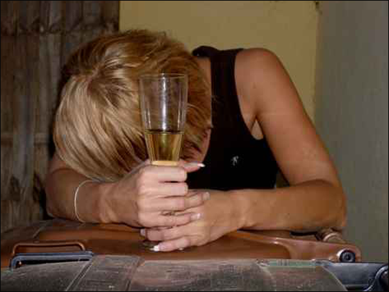 روسية ثملة تتهم قطها بالإرهابي!! صورة رقم 1 روسية ثملة تتهم قطها بالإرهابي!! صورة رقم 1