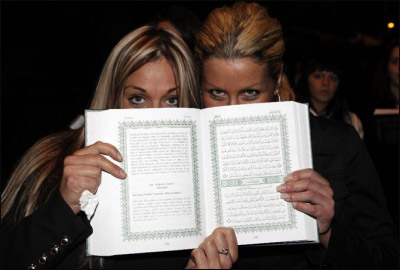 القذافي يقود حملة القذافي يقود حملة