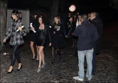 القذافي يقود حملة القذافي يقود حملة