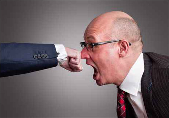 فجأة.. المسجد يتحول لحلبة صراع! صورة رقم 1 فجأة.. المسجد يتحول لحلبة صراع! صورة رقم 1