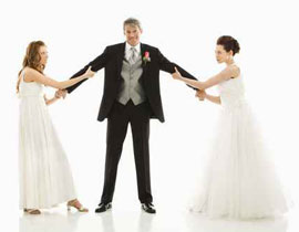 رمت ماء النار على العروس وامها لسرقتهن عريس ابنتها! صورة رقم 1 رمت ماء النار على العروس وامها لسرقتهن عريس ابنتها! صورة رقم 1