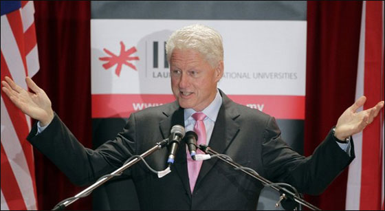  بيل كلينتون في شخصيته الحقيقية لكن في فيلم كوميدي!!  صورة رقم 5