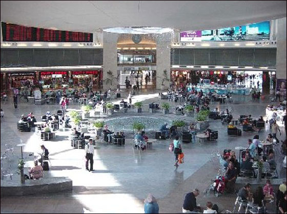 شلل في حركة الطيران في اسرائيل نتيجة الغبار الكثير! صورة رقم 1 شلل في حركة الطيران في اسرائيل نتيجة الغبار الكثير! صورة رقم 1