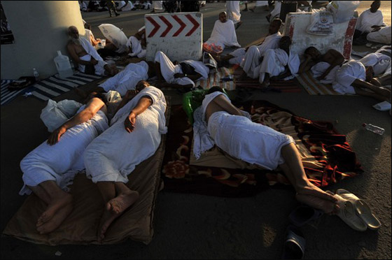 في اول ايام العيد.. الحجاج يؤدون طواف الافاضة!  صورة رقم 4