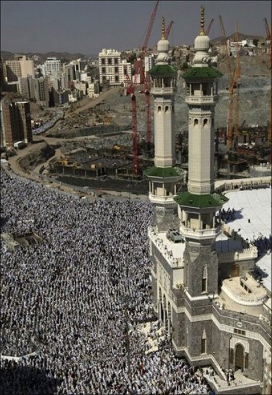 في اول ايام العيد.. الحجاج يؤدون طواف الافاضة!  صورة رقم 5