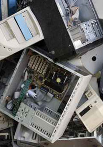 خلعت زوجها لممارسته الرذيلة على الانترنت وحطمت حاسوبه انتقاما! صورة رقم 1