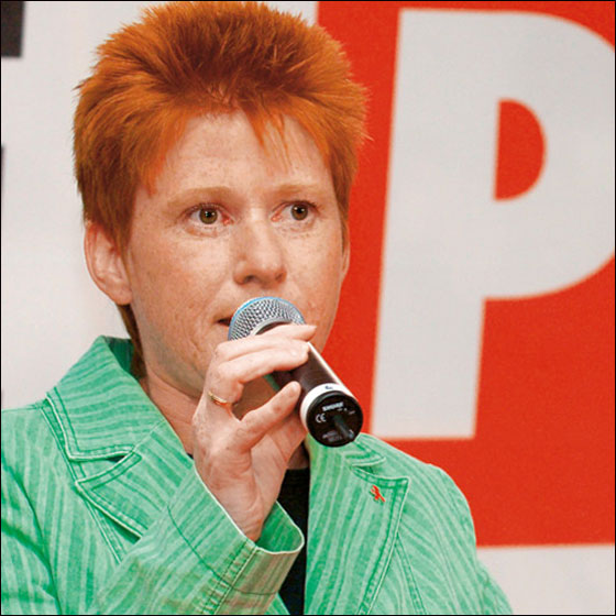 نائب اسرائيلي يكره الالمان ويوجه عبارات نابية لنائبة المانية  صورة رقم 3