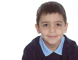 سقط الطفل من السيارة.. فدهسته امه عن طريق الخطا! صورة رقم 1 سقط الطفل من السيارة.. فدهسته امه عن طريق الخطا! صورة رقم 1