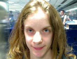 توأمتان تستخدمان مسدسين وتنتحرا!! صورة رقم 1 توأمتان تستخدمان مسدسين وتنتحرا!! صورة رقم 1