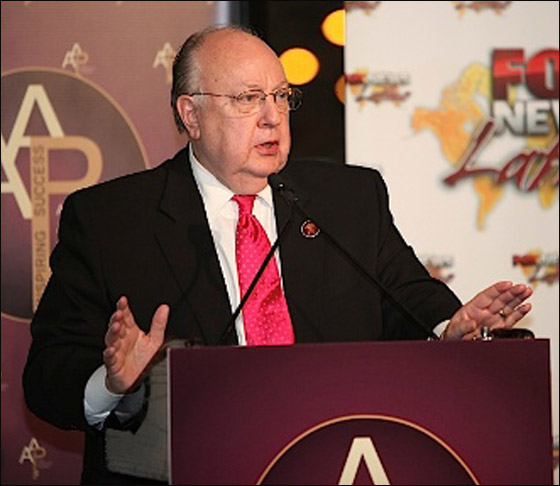 قدم اعتذاره لليهود بعد أن دافع عن اعلامي مسيء للاسلام!  صورة رقم 5