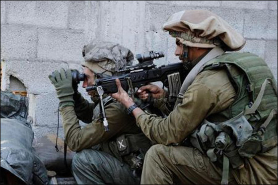 موقع اسرائيلي ينشر تفاصيل شخصية لـ200 