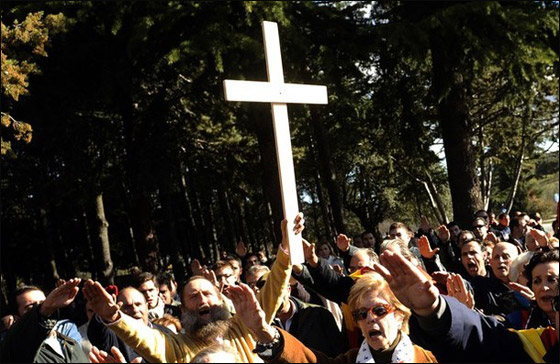 جمعية تدعو لنسف صليب 