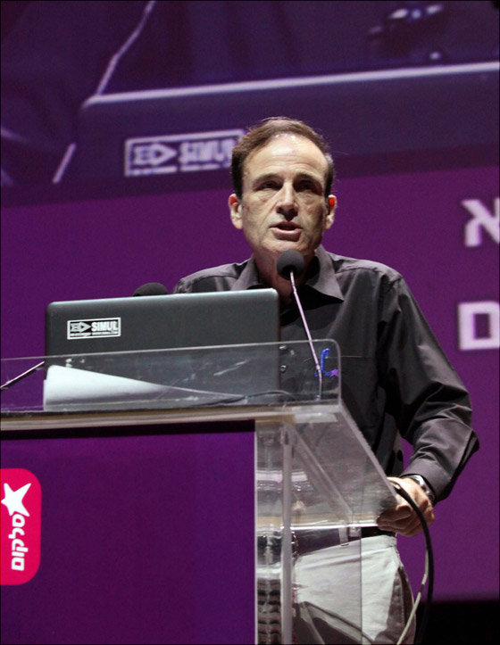 مديرعام سلكوم: اتوقع أن يتوسع استخدام الخليوي بشكل كبير صورة رقم 3 مديرعام سلكوم: اتوقع أن يتوسع استخدام الخليوي بشكل كبير صورة رقم 3