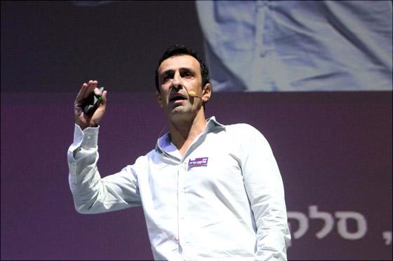 مديرعام سلكوم: اتوقع أن يتوسع استخدام الخليوي بشكل كبير صورة رقم 2 مديرعام سلكوم: اتوقع أن يتوسع استخدام الخليوي بشكل كبير صورة رقم 2