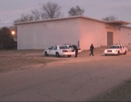 هربا من مغتصبها قفزت من سيارة تسير بسرعة 100 كم صورة رقم 1 هربا من مغتصبها قفزت من سيارة تسير بسرعة 100 كم صورة رقم 1