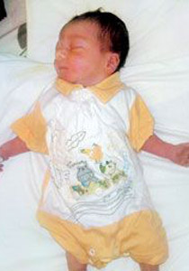 رجل أمن يولّد امرأة بأحد أنفاق مكة بمساعدة زوجته عبر الجوال! صورة رقم 1