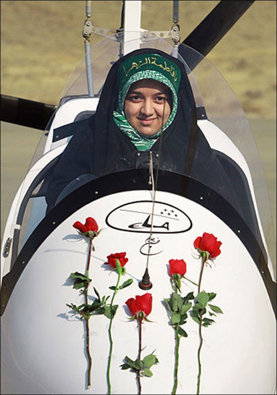 لأول مرة.. فتاة ايرانية تحلق في سماء العاصمة طهران!  صورة رقم 3