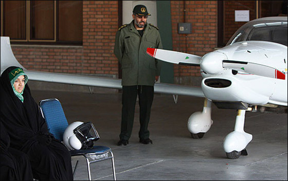 لأول مرة.. فتاة ايرانية تحلق في سماء العاصمة طهران!  صورة رقم 5