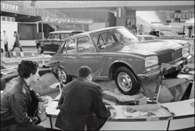 نجاد يعرض سيارته للبيع في مزاد.. لتمويل بناء مساكن!  صورة رقم 2