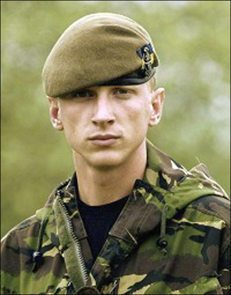 يأمل ببيع أوسمة الشجاعة بـ 31 ألف دولار ليعيل أسرته! صورة رقم 1 يأمل ببيع أوسمة الشجاعة بـ 31 ألف دولار ليعيل أسرته! صورة رقم 1