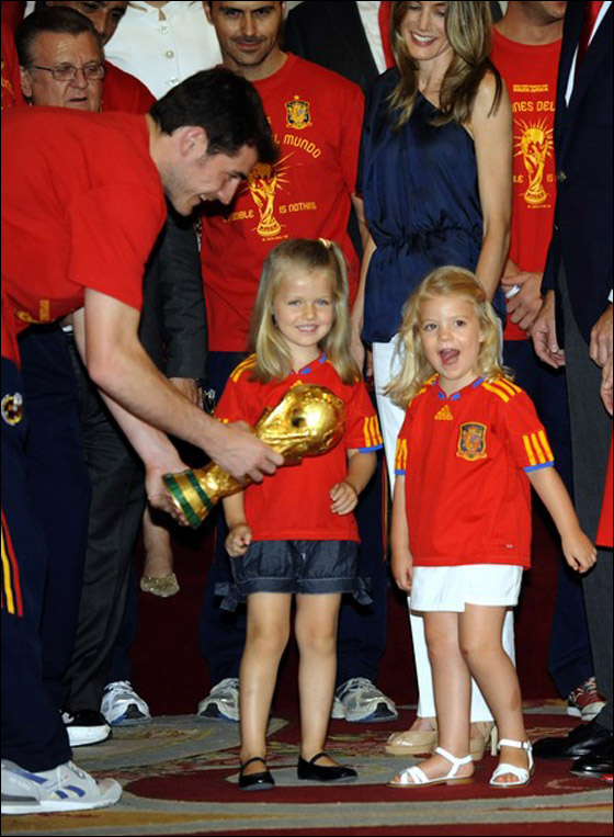 عملة نقدية تخليدا لفوز اسبانيا بمونديال 2010 صورة رقم 8 عملة نقدية تخليدا لفوز اسبانيا بمونديال 2010 صورة رقم 8