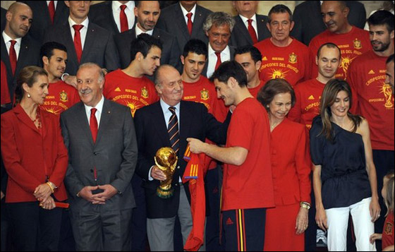 عملة نقدية تخليدا لفوز اسبانيا بمونديال 2010 صورة رقم 9 عملة نقدية تخليدا لفوز اسبانيا بمونديال 2010 صورة رقم 9