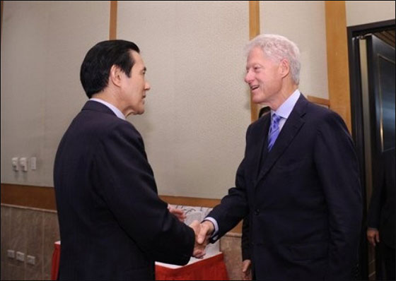 مزاد علني مقابل العشاء مع بيل كلينتون!!  صورة رقم 6