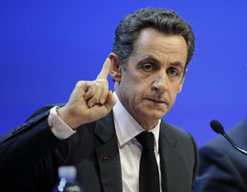 ساركوزي يثور على صحفي ويصفه بـ