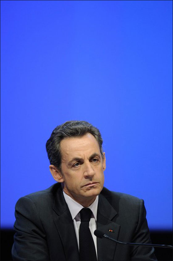 ساركوزي يثور على صحفي ويصفه بـ