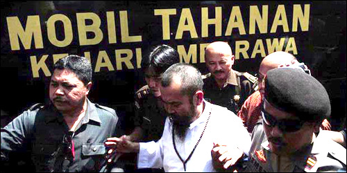 بعد الانتقادات التي طالته.. سجن رجل دين لزواجه من طفلة!    صورة رقم 7