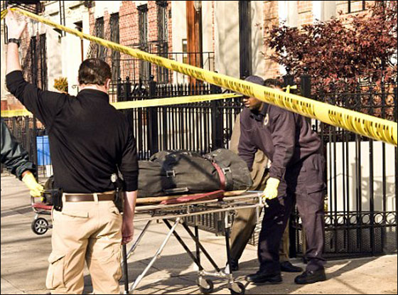 ممثل يقتل امه بالسيف ويردد تراتيل مسيحية حول جثتها!! صورة رقم 3 ممثل يقتل امه بالسيف ويردد تراتيل مسيحية حول جثتها!! صورة رقم 3