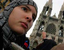 معلمة رفضت خلع الحجاب.. فهددوها بفصلها من العمل صورة رقم 1 معلمة رفضت خلع الحجاب.. فهددوها بفصلها من العمل صورة رقم 1