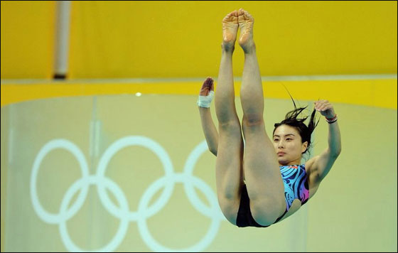 الصين تحقق في بث مقاطع فيديو تظهر متسابقة غطس منزوعة!  صورة رقم 5