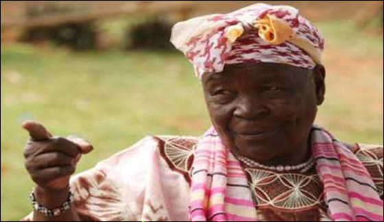 اثناء تأدية الحج.. جدة اوباما دعت لحفيدها دخول الاسلام!!  صورة رقم 3