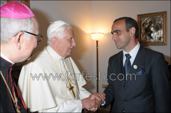 عرض صور للمسيح تمس مشاعر المسيحيين وتثير غضبا في يافا!! صورة رقم 2 عرض صور للمسيح تمس مشاعر المسيحيين وتثير غضبا في يافا!! صورة رقم 2