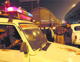 لم يجد زوجته وابنته في المنزل.. فأحرقهما!! صورة رقم 1 لم يجد زوجته وابنته في المنزل.. فأحرقهما!! صورة رقم 1