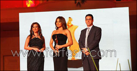 مهرجان بيروت يفضح عمر غادة عبد الرازق وفستانها يثير الفضول! صورة رقم 7 مهرجان بيروت يفضح عمر غادة عبد الرازق وفستانها يثير الفضول! صورة رقم 7