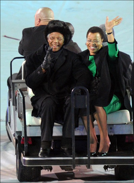 فلسطين تقدم مجسما للقدس إلى المناضل نلسون منديلا! صورة رقم 2 فلسطين تقدم مجسما للقدس إلى المناضل نلسون منديلا! صورة رقم 2