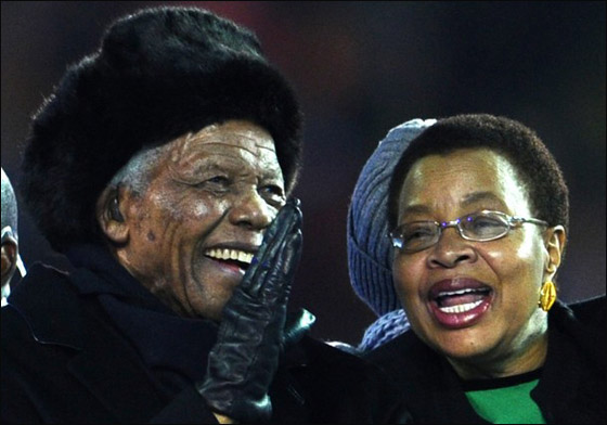 فلسطين تقدم مجسما للقدس إلى المناضل نلسون منديلا! صورة رقم 3 فلسطين تقدم مجسما للقدس إلى المناضل نلسون منديلا! صورة رقم 3